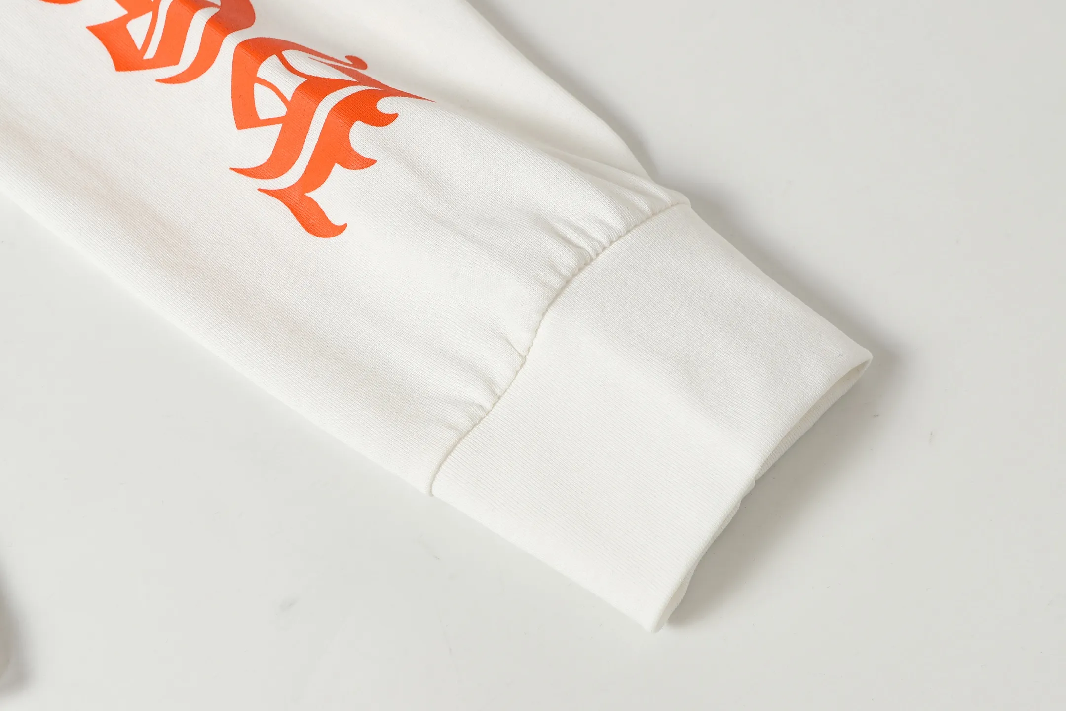P160 Cross-border quantity model. Those who pursue quality, please do not place an order. -Chrome Hearts/Chrome Hearts Sanskrit Sanskrit Cross✝️Print popular long-sleeved T-shirt -High weight, high density and high quality. The wool is soft, delicate and skin-friendly. It feels soft and silky. It has excellent warmth and skin-friendly properties.